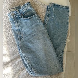 Abercrombie Curve Love Ultra High Rise 90s Straight Jean size 23 CURVE